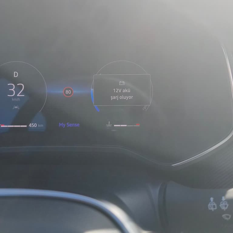 Garantili Renault Clio’da Düşük Kilometrede 12V Akü Şarj Uyarısı