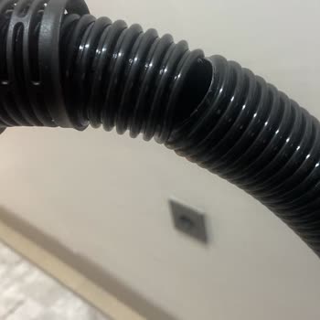 Beko Süpürge Hortumu Kısa Sürede Yırtıldı Ve Garanti Yardımı Yok