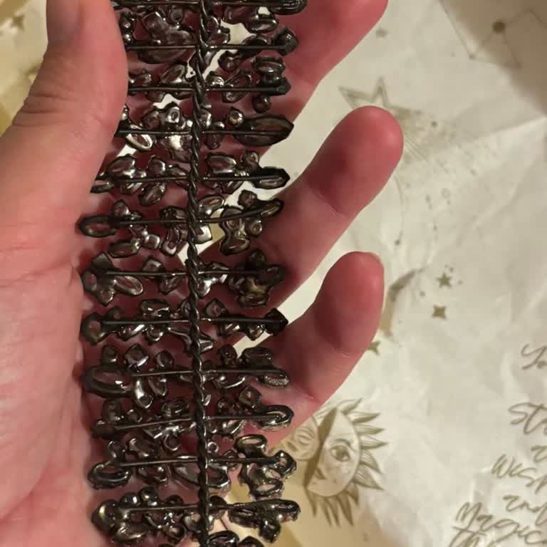 Swarovski Taç Olarak Satılan Ürün Zirkon Ve Kararmış: Yanıltıcı Reklam Ve Maddi Mağduriyet