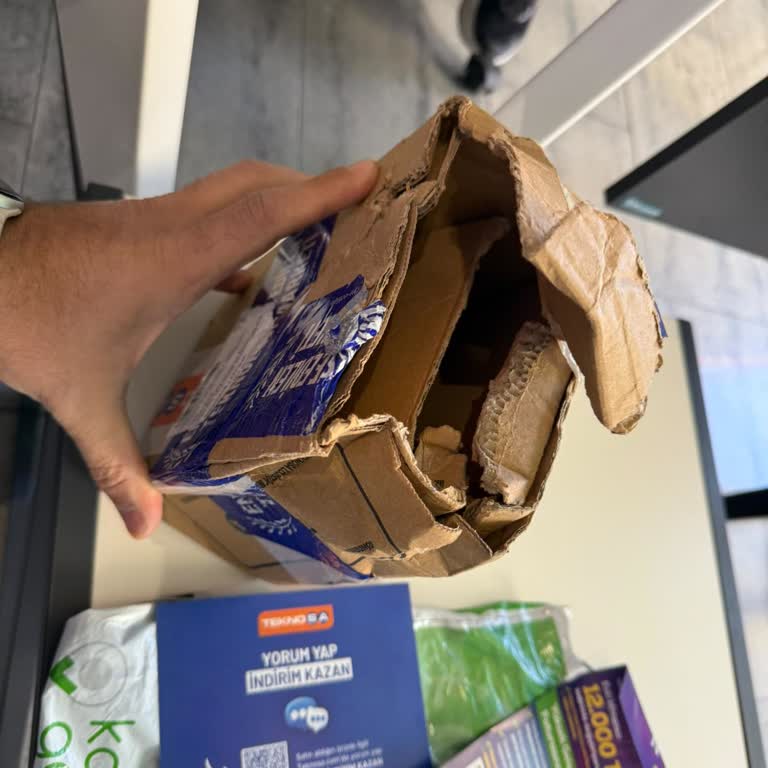 Boş Kargo Ve Hasarlı Kutu Üzerine İPhone 17 Pro Max Teslim Sorunu