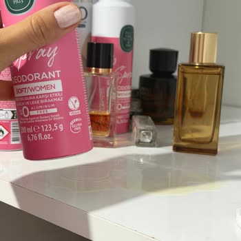 Eyüp Sabri Tuncer Deodorant Akıtıyor Ve Parti Numarası Silinmiş, Cevap Bekliyor