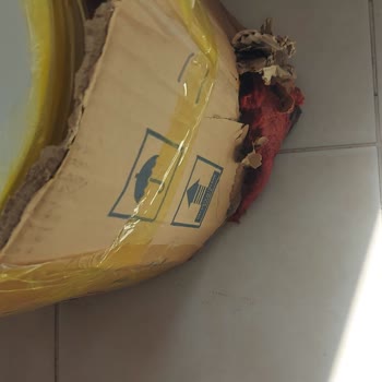 Kırılacak Etiketi Olan Salça Kolisi Hasarlı Ve Patlamış Şekilde Teslim Edildi
