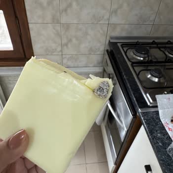 İçim Tam Yağlı Kaşarda Görülen Gri Oluşumun Güvenlik Açıklaması Talebi
