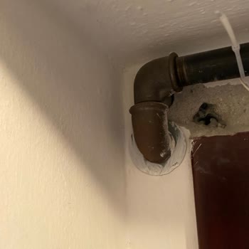 TurkNet Kablo Çekiminde Duvar Hasarı Ve Doğalgaz Koruma Parçası Kırılması