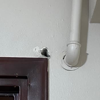 TurkNet Kablo Çekiminde Duvar Hasarı Ve Doğalgaz Koruma Parçası Kırılması