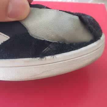 Reebok Ayakkabısının Kısa Sürede Patlaması Ve Mağazanın Müşteri Hatası İddiası