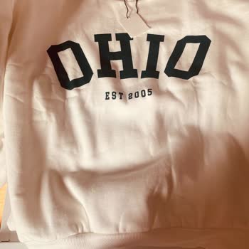 Görseldeki Kapüşon Ve Renk Detayları Olmadan Gelen Sweatshirt İçin Açıklama Talebi