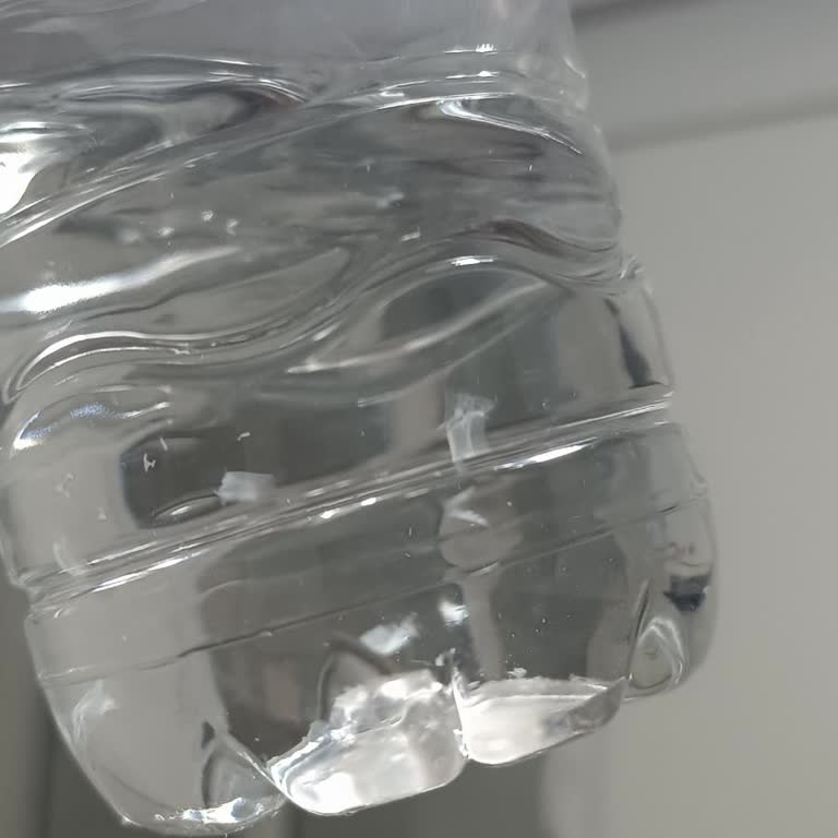 Ceysu Su Şişesinde Görünür Parçacıklar Ve Kötü Koku Sağlık Endişesi