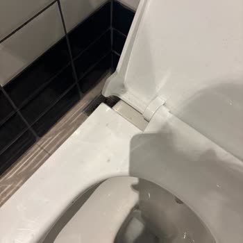 Starbucks Bursa FSM Şubesinde Kirli Tuvaletler Hiç Temizlenmiyor