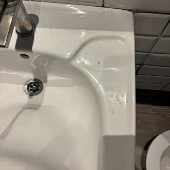 Starbucks Bursa FSM Şubesinde Kirli Tuvaletler Hiç Temizlenmiyor