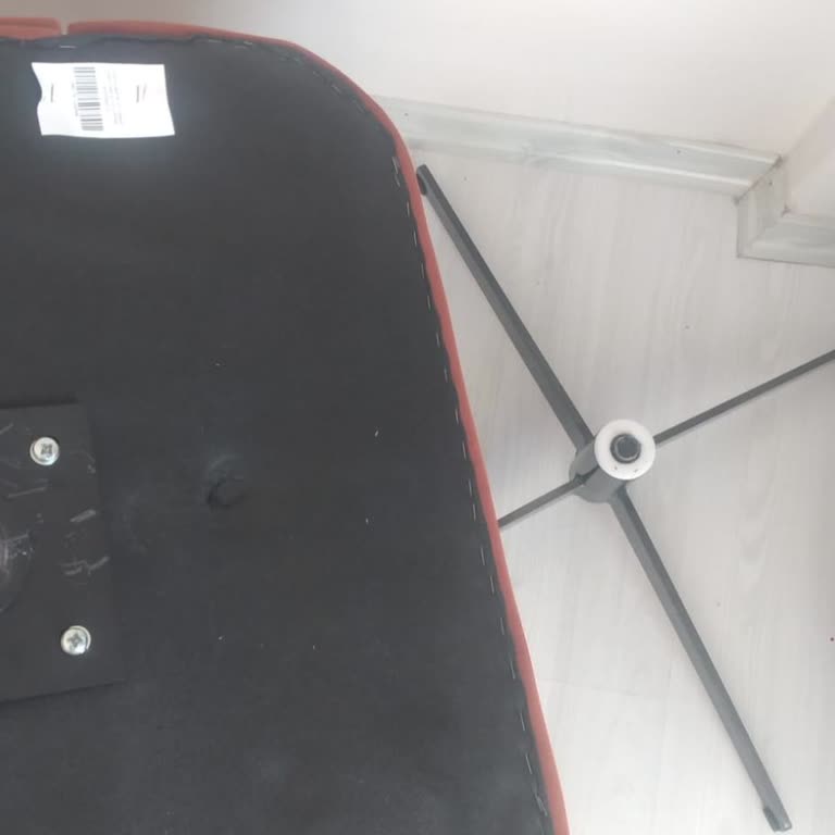 Kırılan Berjer Ve İlgisiz Servis İçin Hızlı Çözüm Talebi