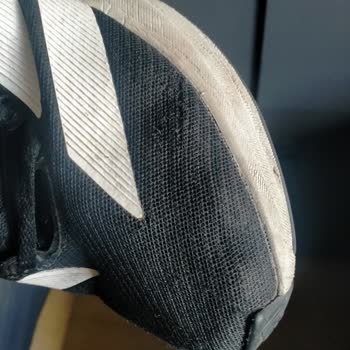 Adidas Ayakkabısının Kısa Sürede Yırtılması Ve Tekrarlanan Ret Cevapları: Değişim Talebi