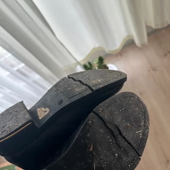 Ayakkabının Tabanı Çatladı, Su Çekiyor: Garanti Kapsamında Ücretsiz Tamir Talebi