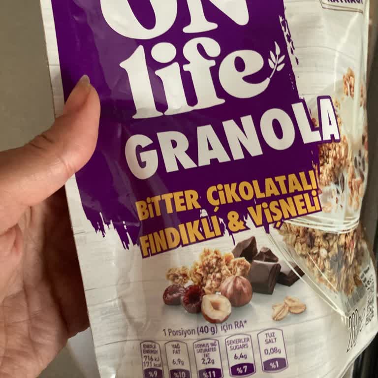Granola Paketi İçindeki Çikolata Ve Fındık Eksik