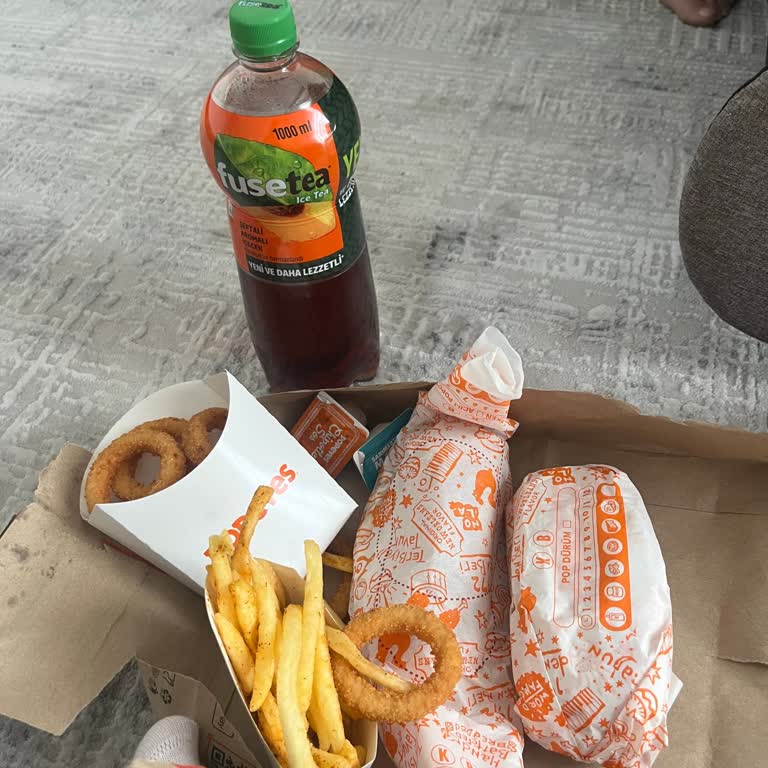 Popeyes Şubesinde Promosyonlu İçecek Eksik Gönderildi Ve Yetkiliye Ulaşılamadı
