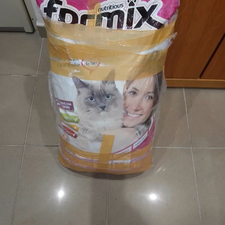 Siparişte Görülen Kedi Maması Yerine Farklı Marka Gönderildi
