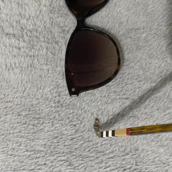 Burberry Gözlüğünün Sapı Ayrıldı Ve Müşteri Hizmetleri Cevapsız