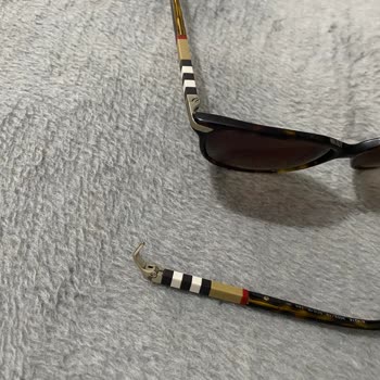 Burberry Gözlüğünün Sapı Ayrıldı Ve Müşteri Hizmetleri Cevapsız