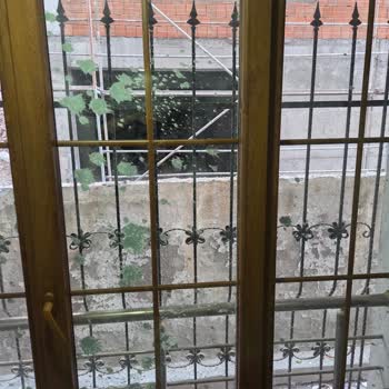 İnşaat Atıkları Pencerelerimi Betonla Kapladı, Yıldız İnşaat’ten Tam Onarım Talebi