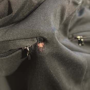 Arka Cepte Kumaş Erime Ve Yırtılma Nedeniyle Ayıplı Pantolon Değişimi Talebi