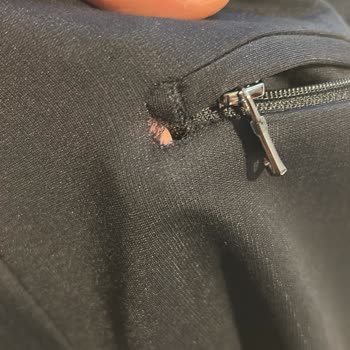 Arka Cepte Kumaş Erime Ve Yırtılma Nedeniyle Ayıplı Pantolon Değişimi Talebi