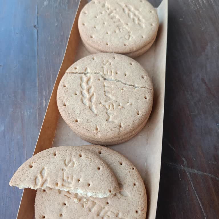 Migros’ta Alınan McVitie’s Şekersiz Bisküvi Paketi İçinde Yarım Bisküvi