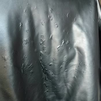 Defacto'dan Alınan Deri Ceket Kısa Sürede Aşındı, Etiket Kesildiği Nedeniyle İade Talebi Reddedildi