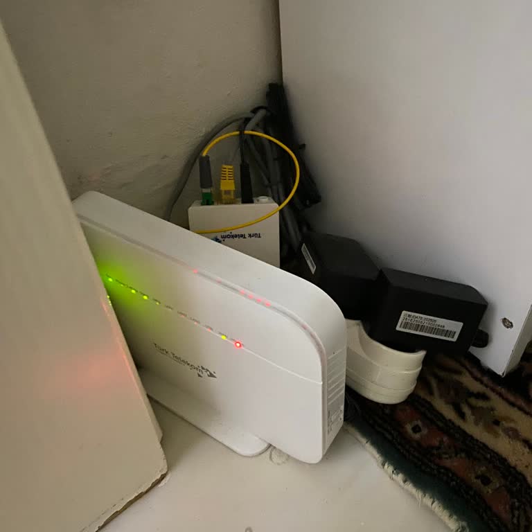 Bina Yıkımı Nedeniyle Günlerce Kesilen İnternet Ve Çözüm Bekleniyor