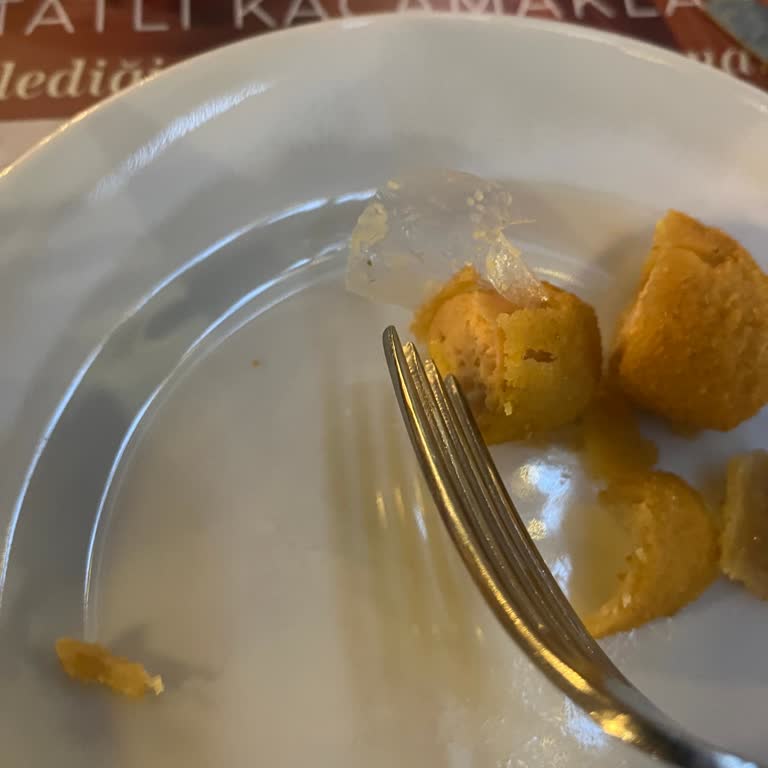 Happy Moos Restoranında Jelatinli Sosis Olayı