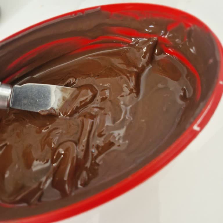 Torku Çikolata Kremasında Yağlı Tabaka Ve Bozuk Koku, Kullanılamaz