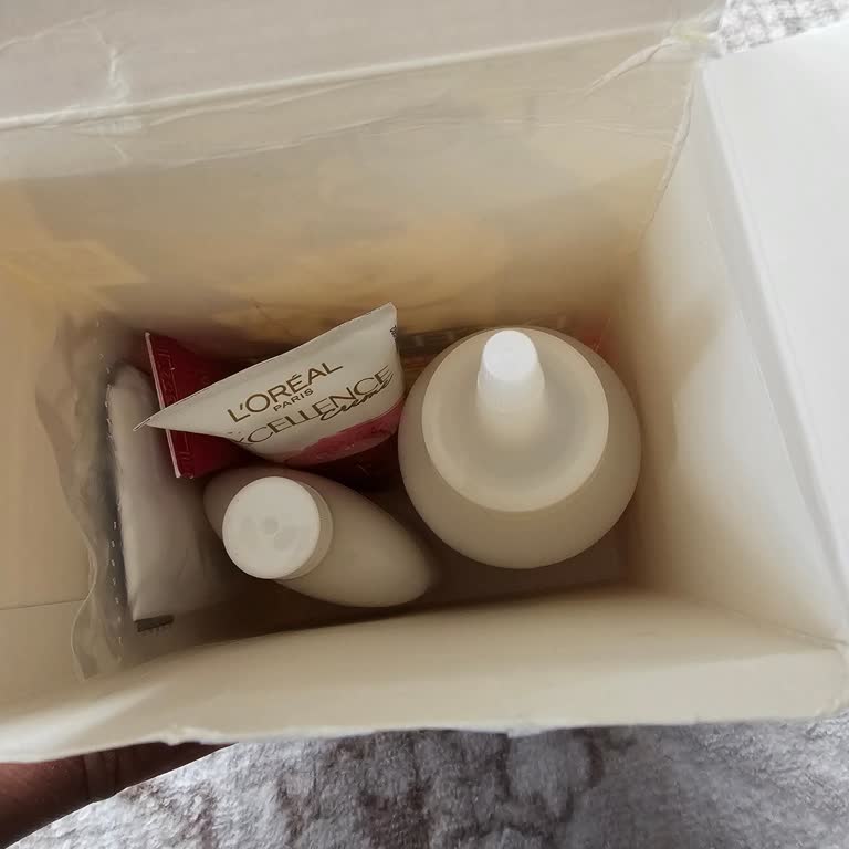 L'Oréal Paris Saç Boyası İçin Eksik Tarak Aparatı Gönderilmesi Talebi