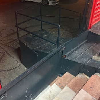 Mağaza Kapalı Saatine Uymadığı İçin Müşteri Mağdur Oldu