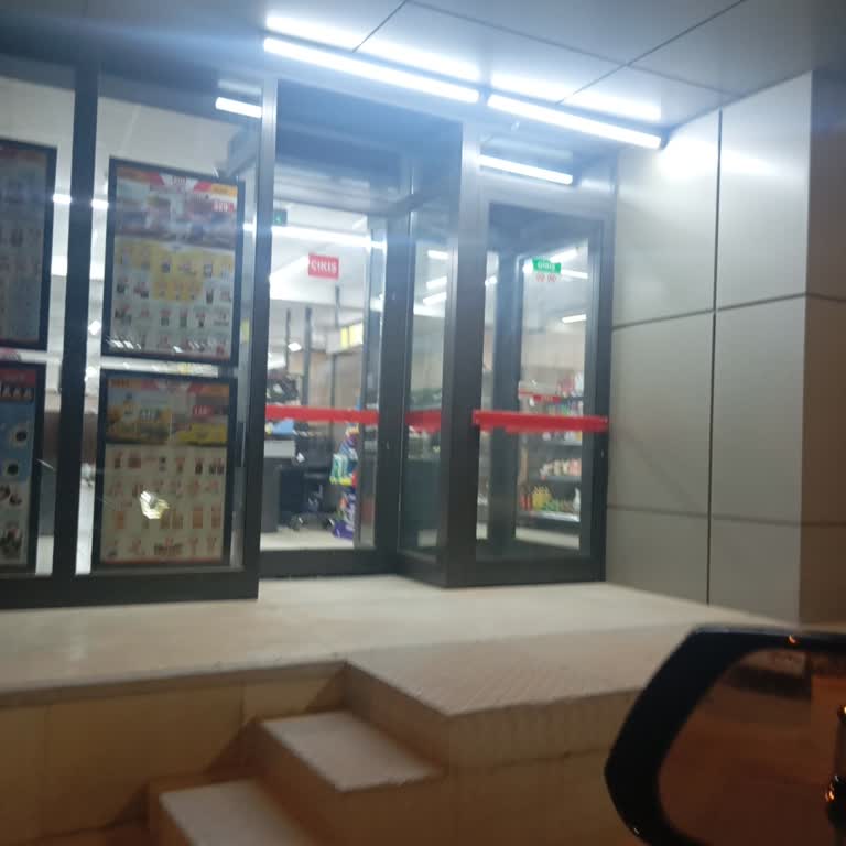 BİM Menemen Emiralem Şubesi Çalışma Saatlerini Erken Kapatıp Müşteriyi Mağdur Ediyor