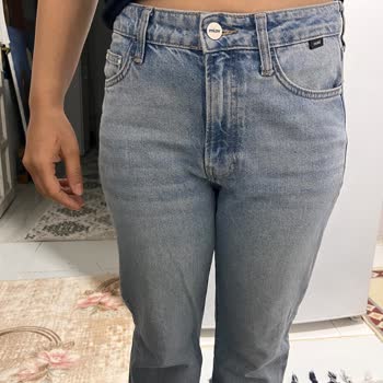 Mavi Kesim Ve Esneme Hatası Bulunan Kot Pantolon İçin Değişim Talebi