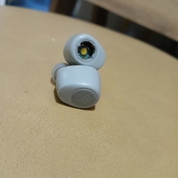 Kısa Sürede Deforme Olan JBL Wave Kulaklıkta Açığa Çıkan İç Bileşenler