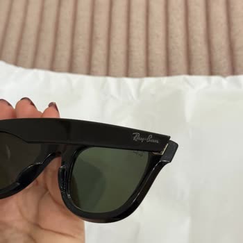 Atasun Optik'te Rayban Gözlük Sapında Renk Solması Ve Yazı Silinmesi İçin Garanti Bakımı Talebi