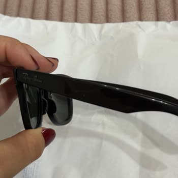 Atasun Optik'te Rayban Gözlük Sapında Renk Solması Ve Yazı Silinmesi İçin Garanti Bakımı Talebi