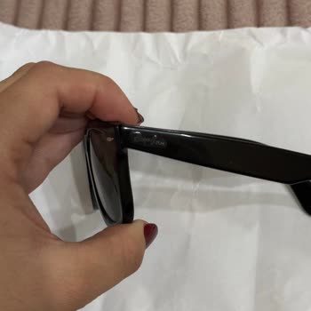 Atasun Optik'te Rayban Gözlük Sapında Renk Solması Ve Yazı Silinmesi İçin Garanti Bakımı Talebi