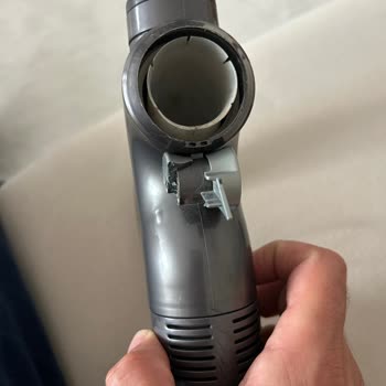 Dyson Cinetic Big Ball Animal Pro2'de Kullanım Hatası Olmadan Parçanın Kırılması Ve Ücretsiz Değişim Talebi