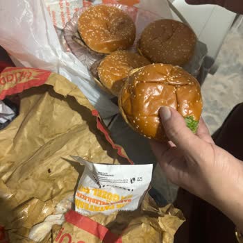 Cevahir Burger King Şubesinde Yanlış Paketleme Sebebiyle Mega Kola Dökülmesi Ve Taşıyıcı Hasarı