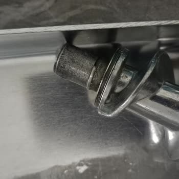 Homend Meatbox 3102h Kıyma Ve Salça Makinesinin Metal Parçalarındaki Kararmalar Sağlık Riski Oluşturuyor