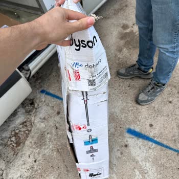 Kırık Kutu Ve Çarpık Borulu Dyson Süpürgeyle Yaşadığım Büyük Mağduriyet