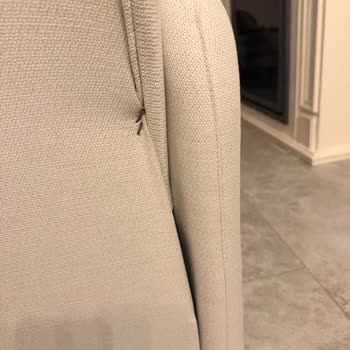 Kalitesiz Koltuk Takımında Dikiş Hataları Ve Zımba İzleri