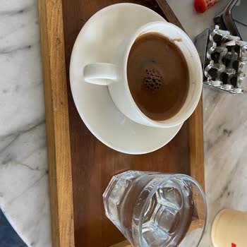 Espressolab’ın Türk Kahvesi Yanında Açık Bardak Suyla Hijyen Endişesi