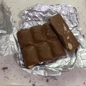 Nestle Çikolatada Nokta Nokta Beyazlaşma Mevcut, Küfe Benziyor
