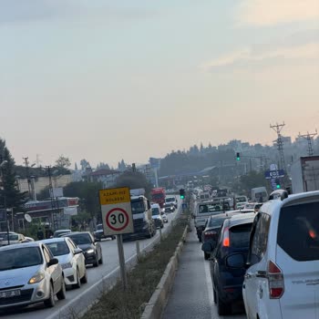 Samandağ Antakya Yolunda Sabah Trafik Işıkları 45 Dakikada Kat Ettiriyor