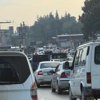 Samandağ Antakya Yolunda Sabah Trafik Işıkları 45 Dakikada Kat Ettiriyor