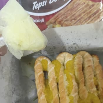 Patatesli Tepsi Böreği Kalitesiz Ve Çocuklar İçin Uygun Değil