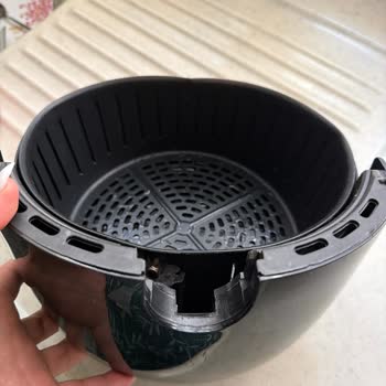 Kırılan Kulp Ve Düşen Hazne Nedeniyle Airfryer'da Güvenlik Tehlikesi