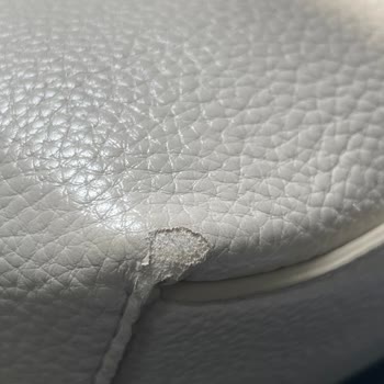 Boyner'den Alınan Tommy Hilfiger Çantasında Üç Ayda Deri Soyulması Ve Sap Bağlantısının Yırtılması